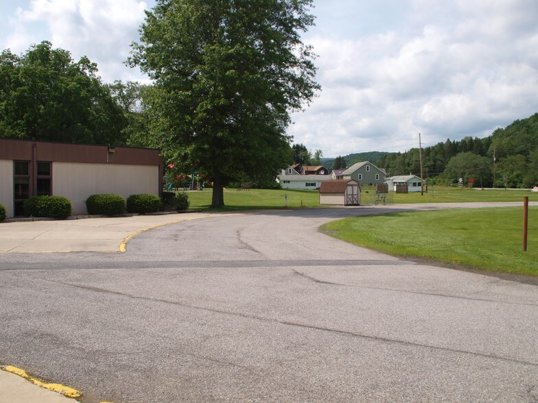 More Photos Of 201 Hoovertown Rd, Penfield Light Manufacturing For Lease