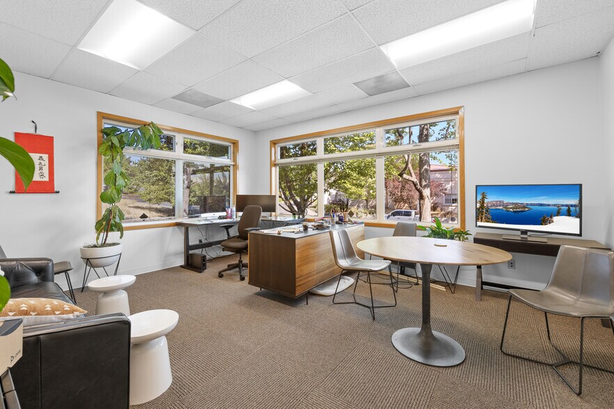 More Photos Of 385-389 Williamson Way, Ashland Flex For Sale