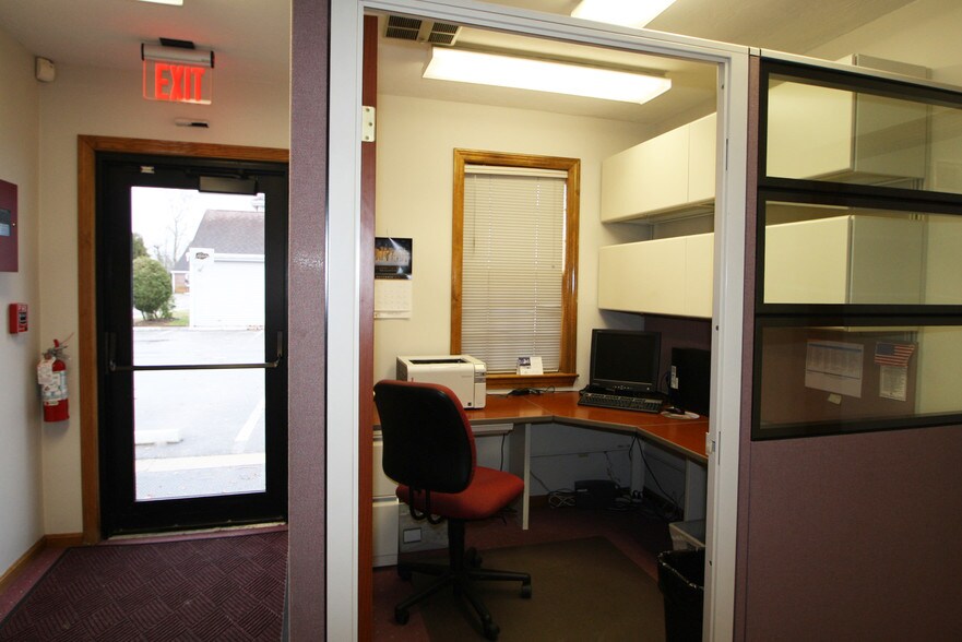 More Photos Of 2527 Cranberry Hwy, Wareham Office For Sale