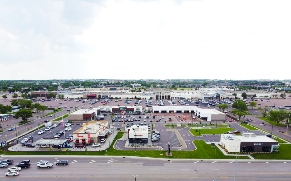 More Photos Of 4101 W 41st St, Sioux Falls Storefront For Lease