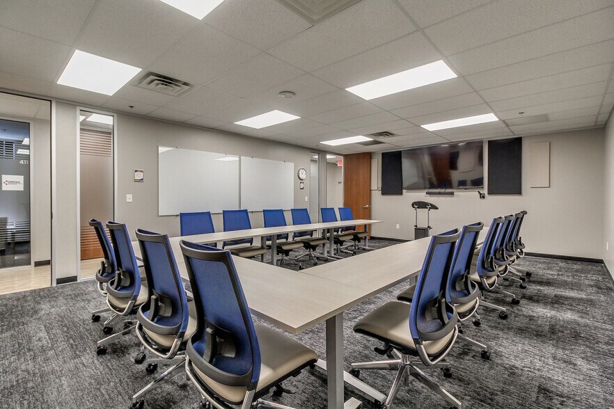 More Photos Of 3030 NW Expressway, Oklahoma City Coworking Space