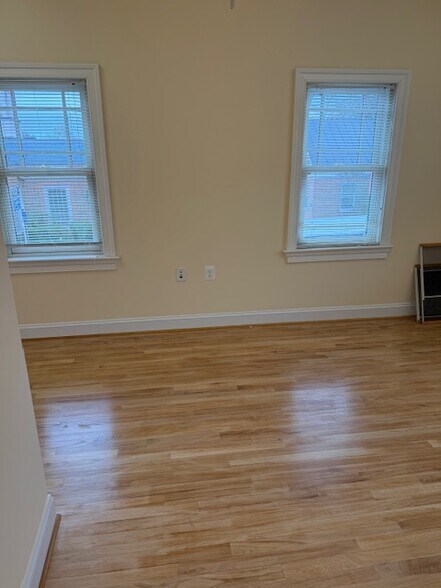 More Photos Of 112 W Washington St, Middleburg Storefront Retail Office For Lease