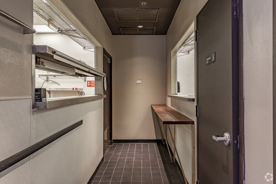 More Photos Of 17660 Henderson Pass, San Antonio Restaurant For Sale