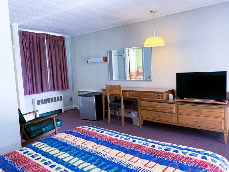 More Photos Of 4100 Albany Post Rd, Hyde Park Hotel For Sale