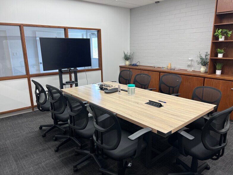 More Photos Of 1699 W Grand Ave, Oakland Office For Lease