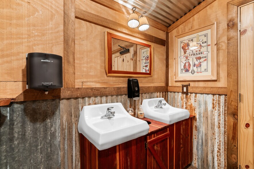 More Photos Of 2692 Highway 105 W, Navasota Specialty For Sale