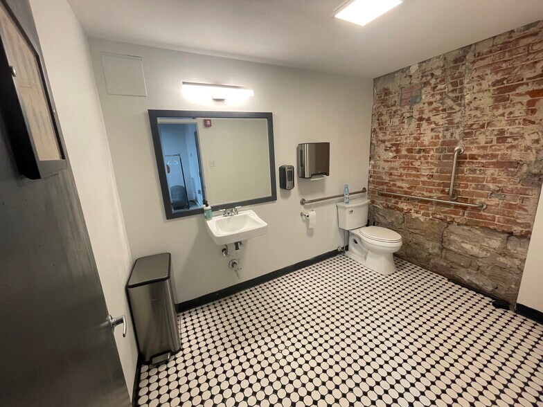 More Photos Of 2400 Curtis St, Denver Loft Creative Space For Lease