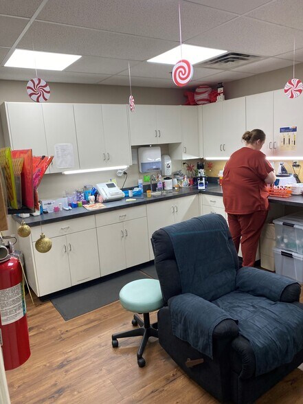 More Photos Of 3340 N College Ave, Fayetteville Storefront For Lease