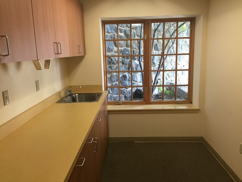 More Photos Of 3701 Kennett Pike, Greenville Medical For Lease