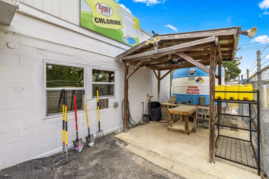 More Photos Of 2926 NE Jacksonville Rd, Ocala Freestanding For Sale