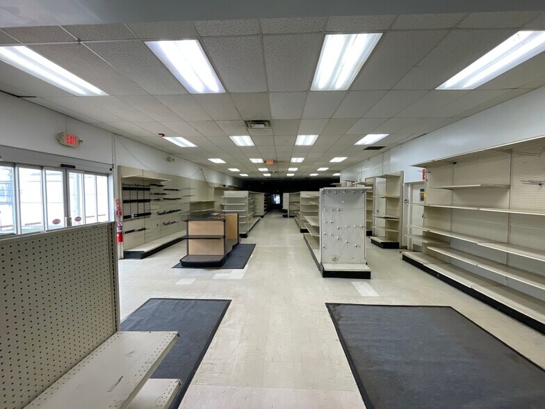 More Photos Of 66 State St, North Haven Garden Center For Sale