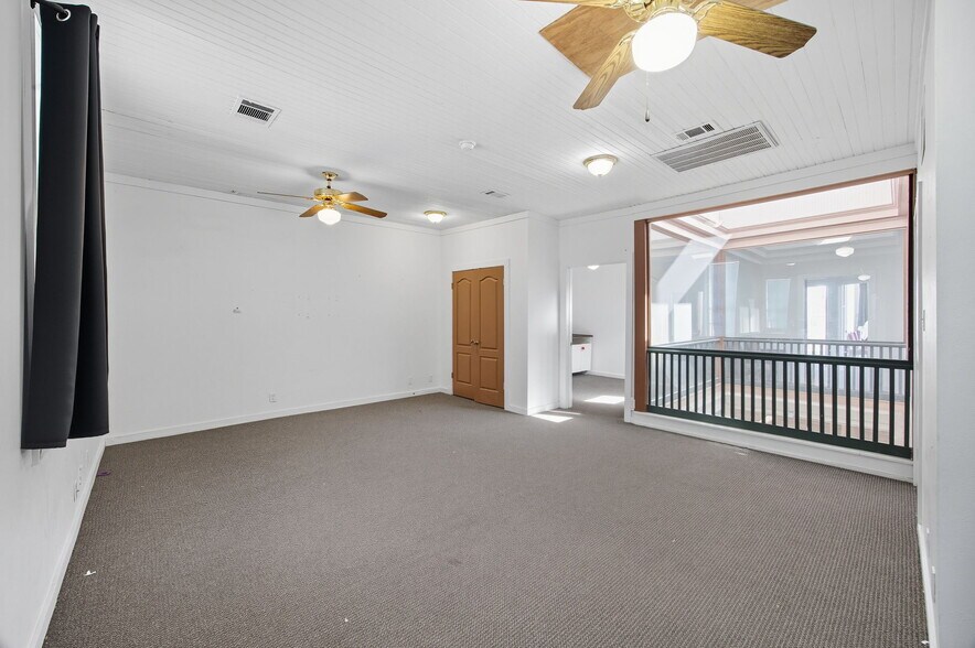 More Photos Of 101 East St, Hutto Storefront Retail Office For Lease