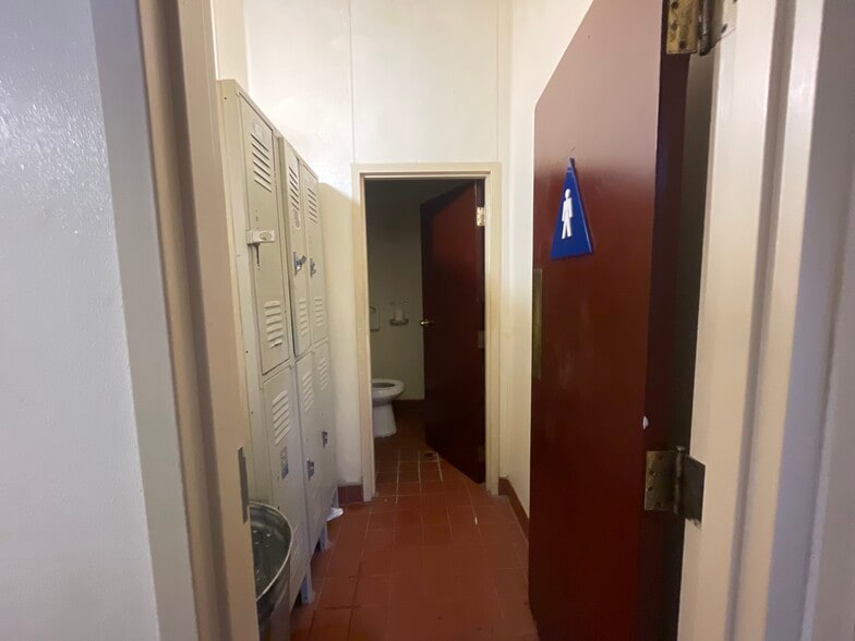 More Photos Of 111 E March Ln, Stockton Hotel For Lease