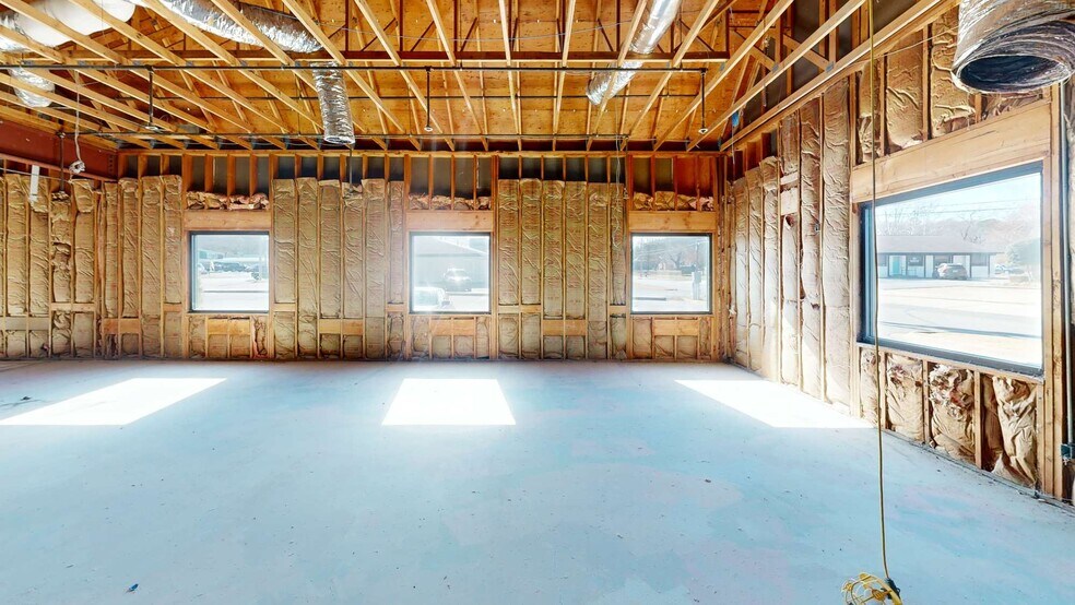 More Photos Of 1925 N College Ave, Fayetteville General Retail For Lease