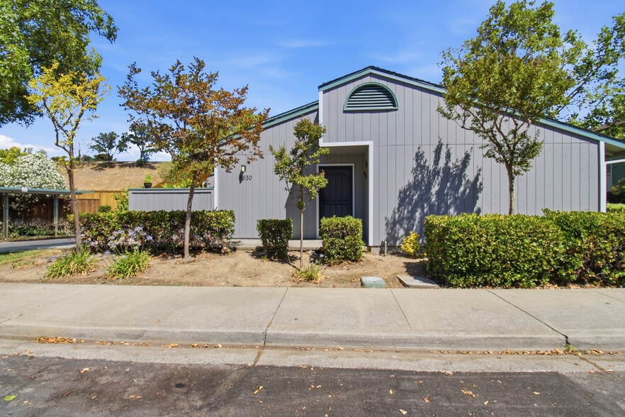 More Photos Of 3530 Silver Oaks Way, Livermore Apartments For Sale