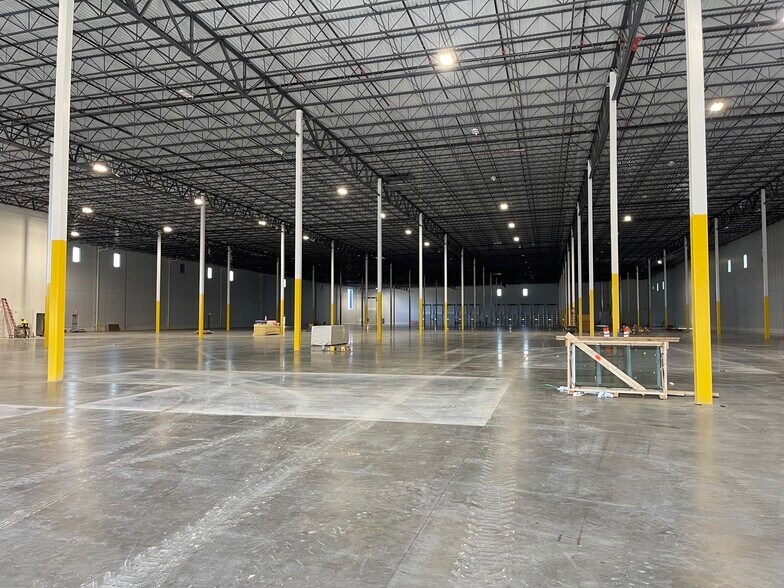 More Photos Of 330 Wyckoffs Mills Rd, East Windsor Distribution For Lease