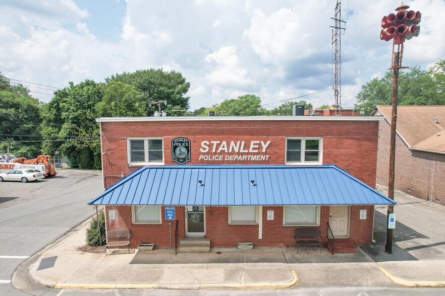 Primary Photo Of 230 S Main St, Stanley General Retail For Sale