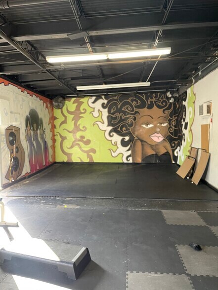 More Photos Of 4214 W Virginia Ave, Tampa Warehouse For Lease
