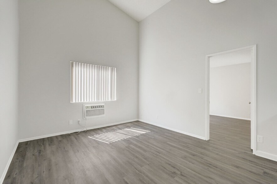 More Photos Of 311 S New Hampshire Ave, Los Angeles Apartments For Sale