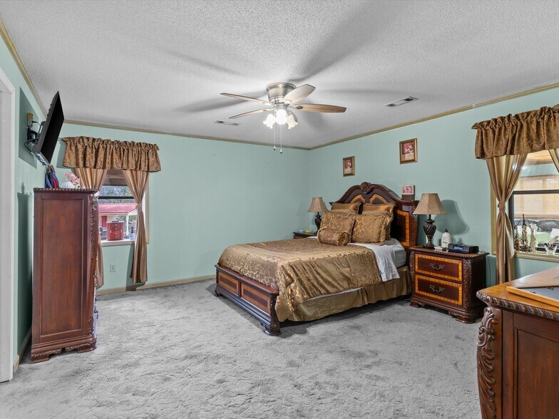 More Photos Of 901 Haven Dr, Dothan Flex For Sale