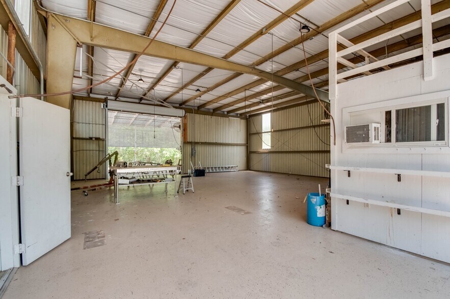 More Photos Of 419 SE 6th St, Williston Warehouse For Lease
