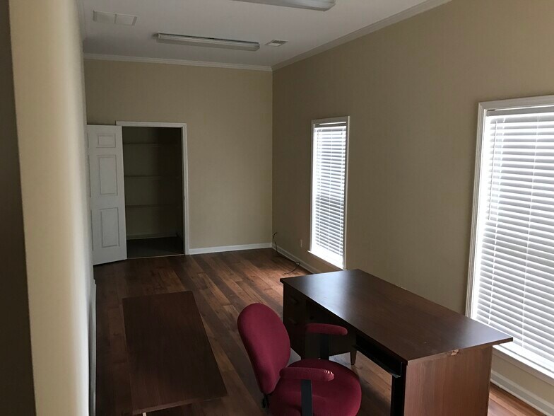 More Photos Of 6943 Oak Forest Dr, Olive Branch Medical For Lease