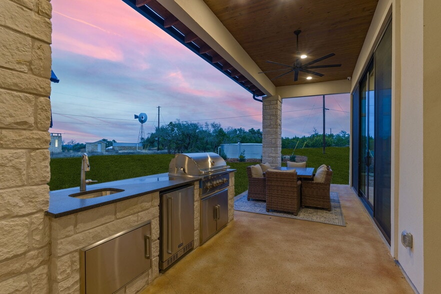 More Photos Of 7505 E US Highway 290, Johnson City Flex For Sale