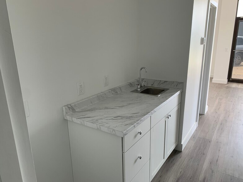 More Photos Of 15930 Cypress North Houston Rd, Cypress Warehouse For Lease