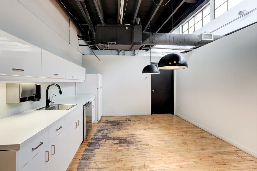 More Photos Of 170 Bedford Rd, Toronto Office For Lease