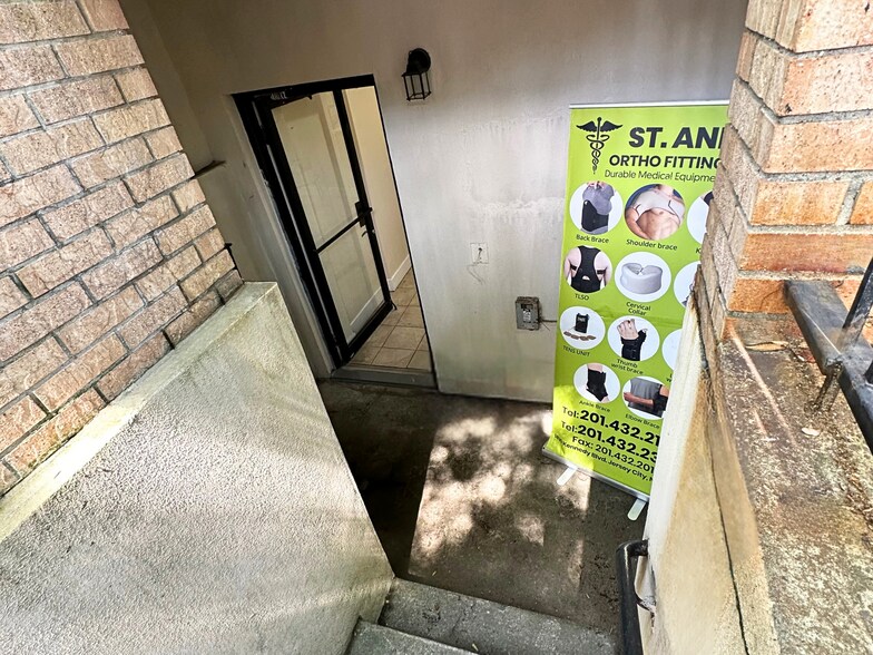 More Photos Of 76 Battery Ave, Brooklyn Apartments For Lease