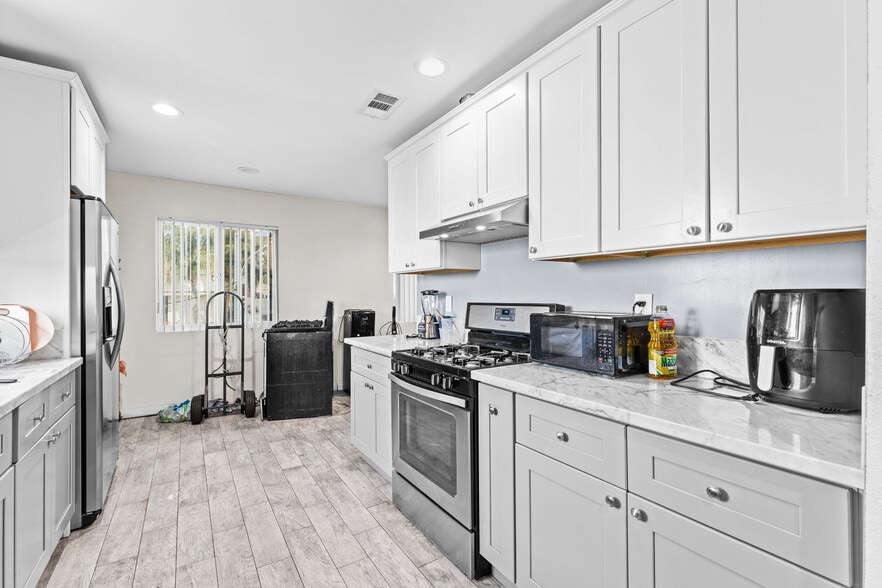 More Photos Of 9106-9110 Mission Blvd, Riverside Storefront Retail Residential For Sale