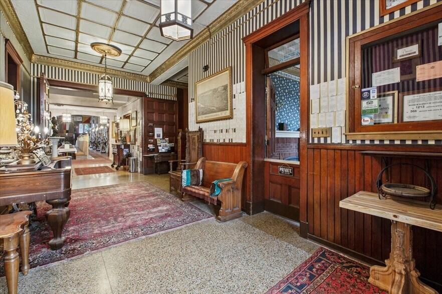 More Photos Of 49 Florida Ave, Amsterdam Hospitality For Sale