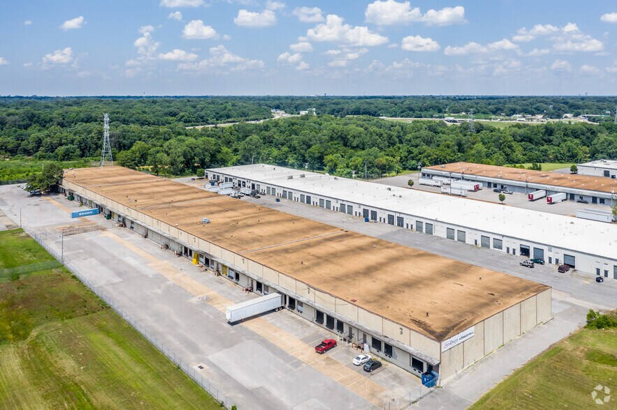 More Photos Of 2900 Datsun Dr, Memphis Distribution For Lease
