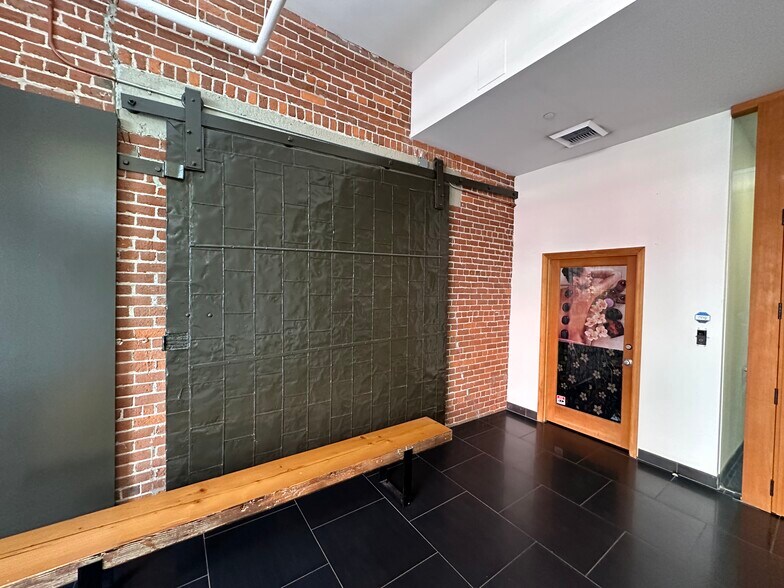 More Photos Of 600 NW Naito Pky, Portland Office For Sale