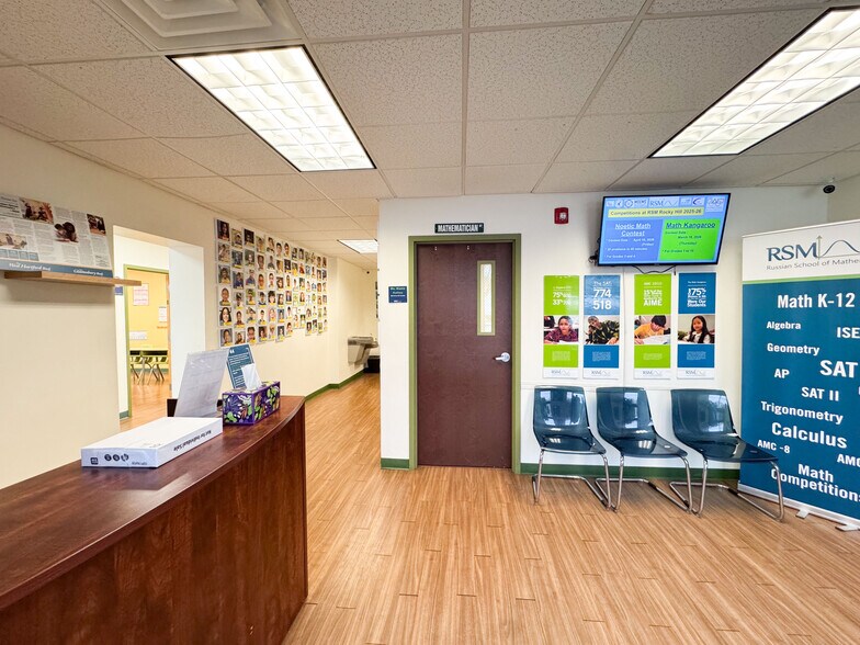 More Photos Of 860-862 Silas Deane Hwy, Wethersfield Freestanding For Lease