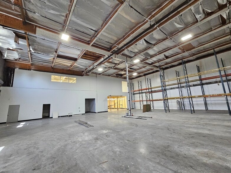 More Photos Of 135 E 35th St, Los Angeles Warehouse For Lease