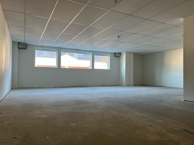 More Photos Of 38033-38041 2 Av, Squamish Office Residential For Lease