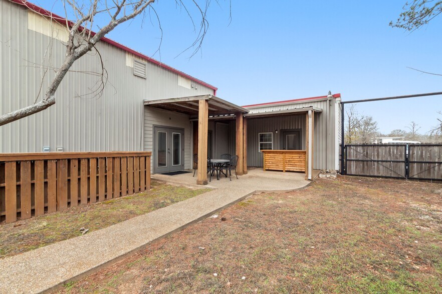 More Photos Of 3828 S College Ave, Bryan Office For Sale