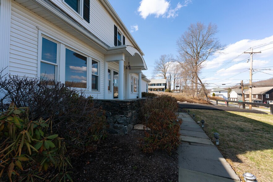 More Photos Of 105 Gleneida Ave, Carmel Office For Sale