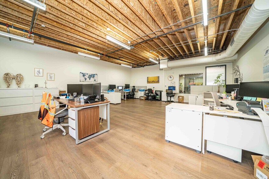 More Photos Of 2001 Saturn St, Monterey Park Light Distribution For Sale