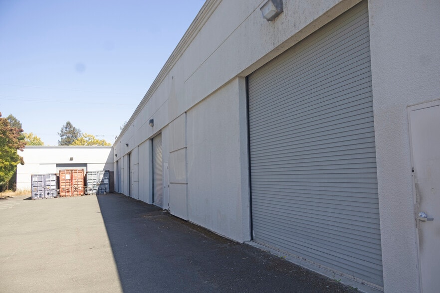 More Photos Of 412 Houser St, Cotati Showroom For Lease