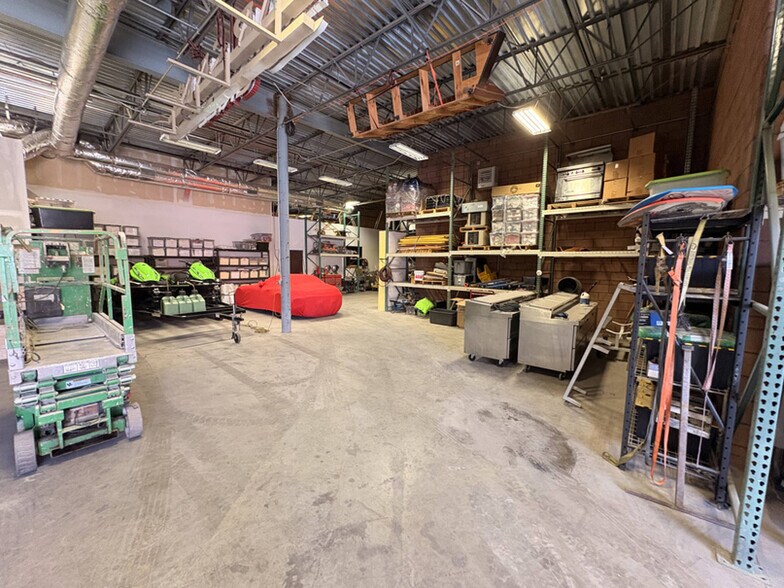 More Photos Of 6494 Boulder Ranch Ave, Henderson Warehouse For Lease