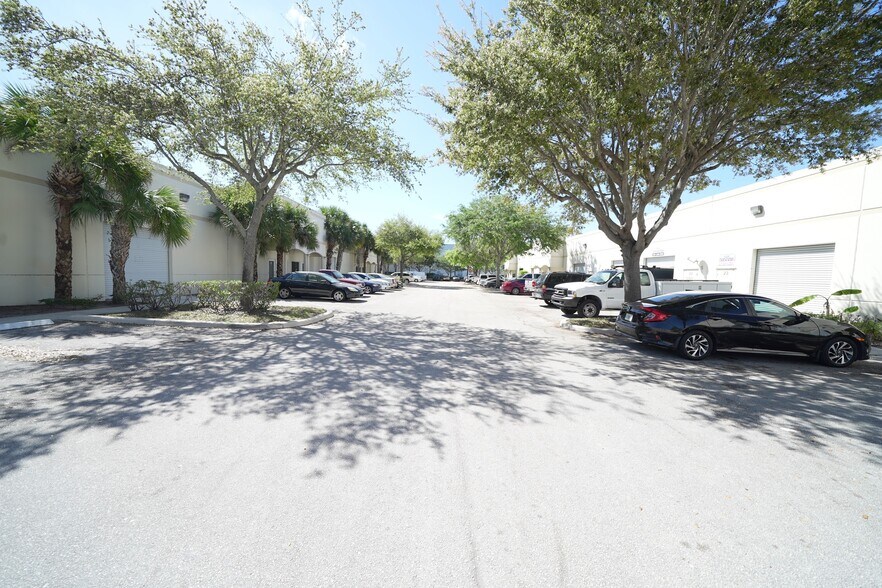 More Photos Of 587 105th Ave N, West Palm Beach Light Distribution For Lease