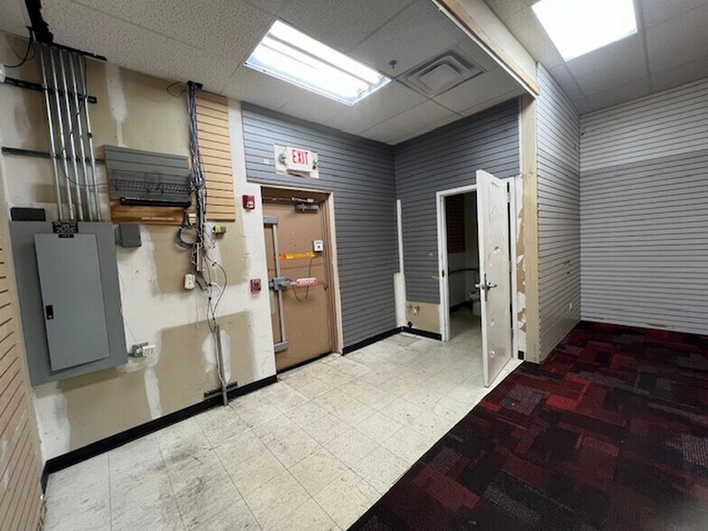 More Photos Of 2445-2457 N Richmond Rd, McHenry General Retail For Lease
