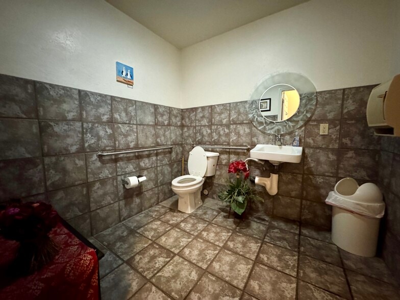 More Photos Of 2976 W Center St, Anderson Medical For Sale