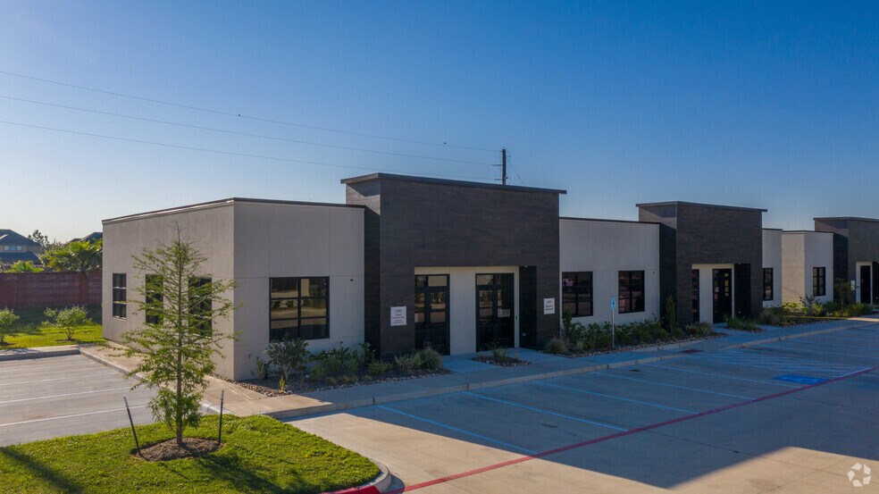 More Photos Of 8118 Fry Rd, Cypress Unknown For Lease