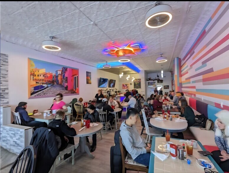 More Photos Of 324 W Main St, Gaylord Restaurant For Sale