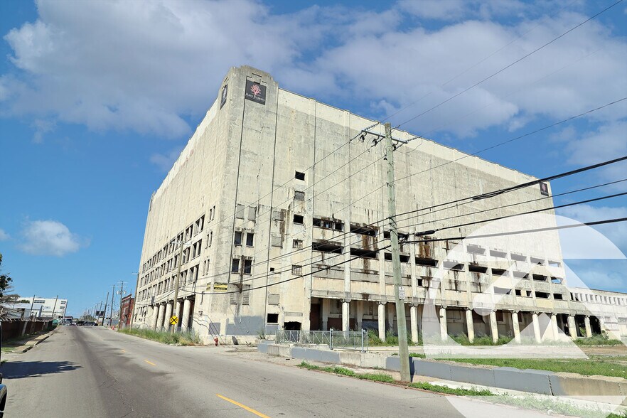 Primary Photo Of 1921 E Ferry St, Detroit Warehouse For Sale