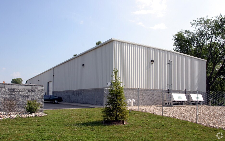 More Photos Of 810 Filley St, Lansing Warehouse For Lease