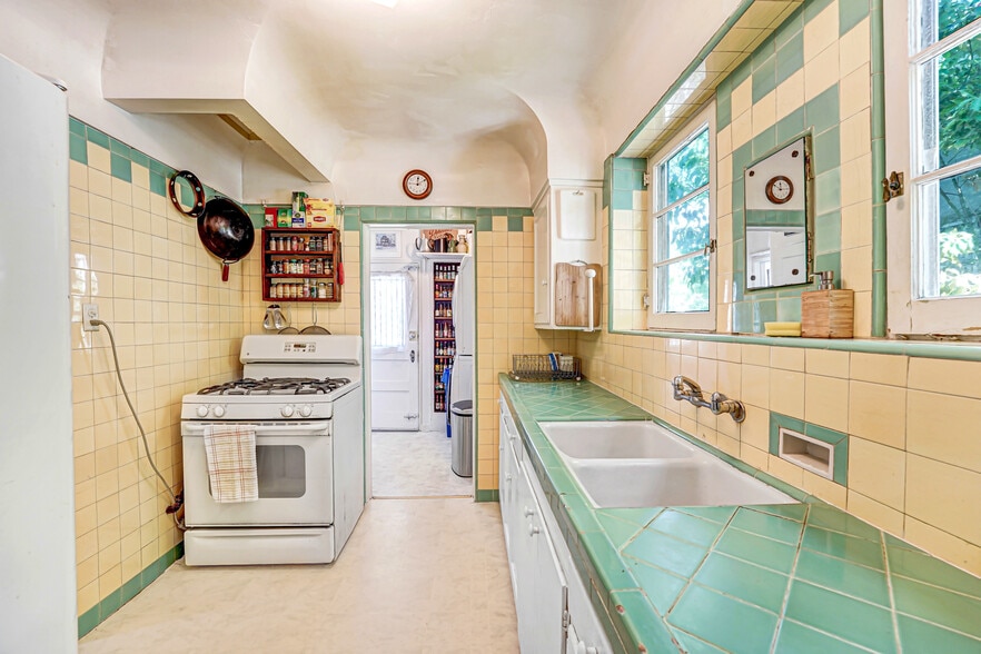 More Photos Of 1071 S Crescent Heights Blvd, Los Angeles Multifamily For Sale